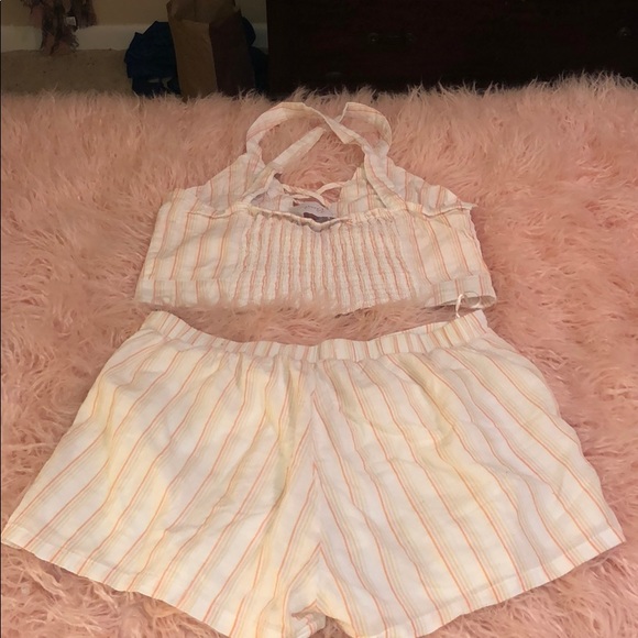 Two Piece Halter Top and Shorts - Picture 5 of 5